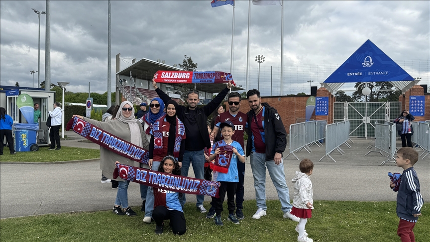 Trabzonsporlu taraftarlardan UEFA Gençlik Ligi maçına yoğun ilgi