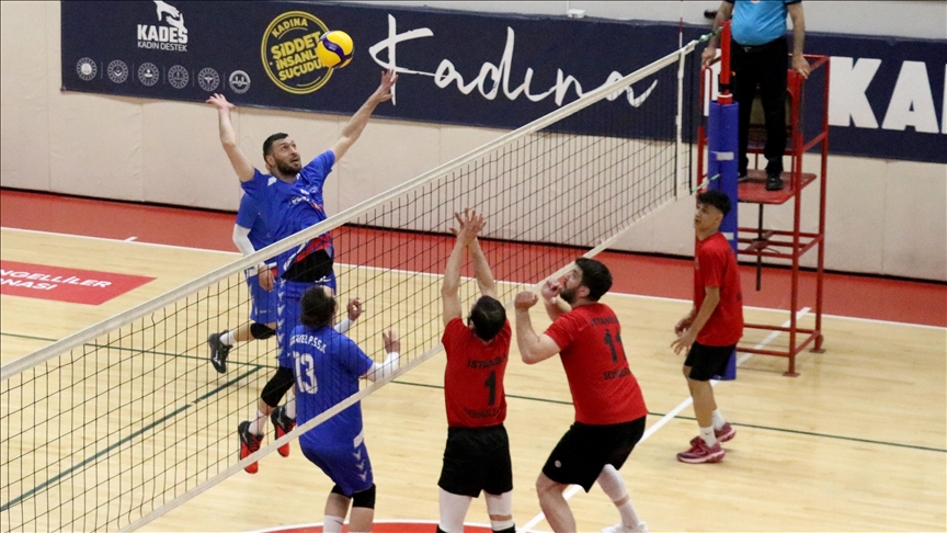 İşitme Engelliler Türkiye Voleybol Şampiyonası, Karabük'te devam ediyor