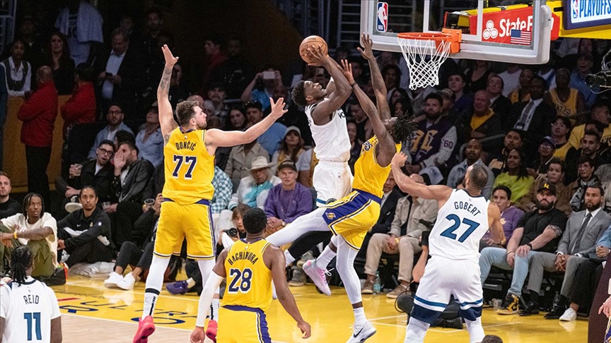 NBA play-off'larında Timberwolves, Edwards'ın 43 sayı attığı maçta Lakers'ı yendi