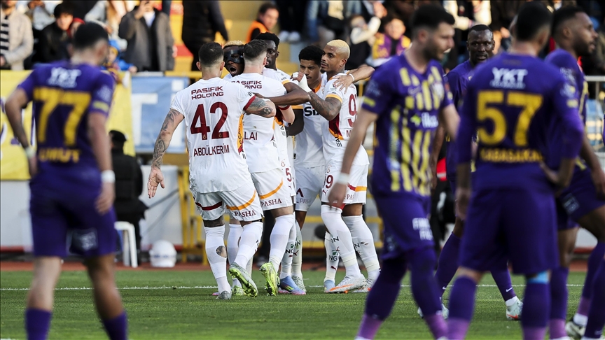 Lider Galatasaray, ikas Eyüpspor'u farklı yendi