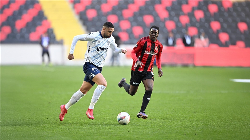 Fenerbahçe, Süper Lig'de yarın deplasmanda Gaziantep FK ile karşılaşacak
