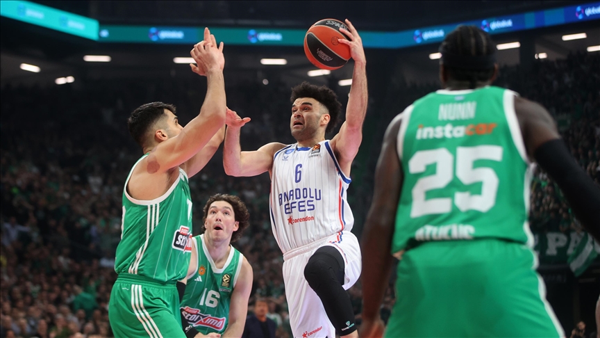 Anadolu Efes, Yunanistan ekibi Panathinaikos AKTOR'u 79-76 mağlup etti