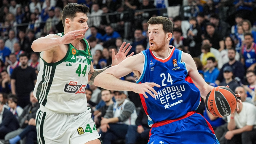 Anadolu Efes, Atina'da 