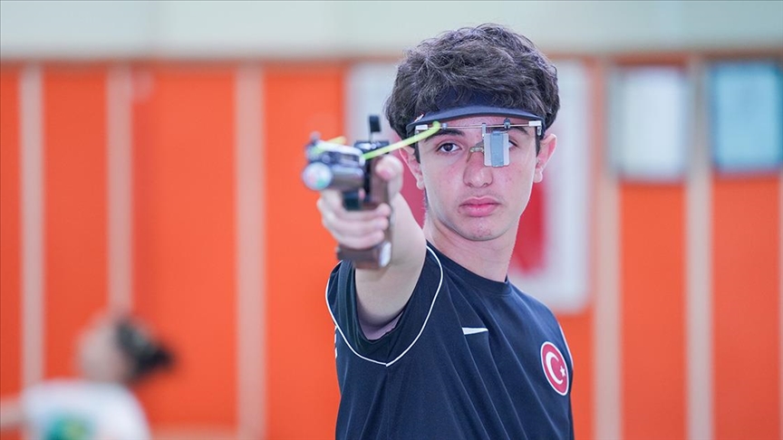 Avrupa Gençlik Olimpik Festivali'nden davet alan milli atıcı Ömer Tuna'nın gözü olimpiyatlarda