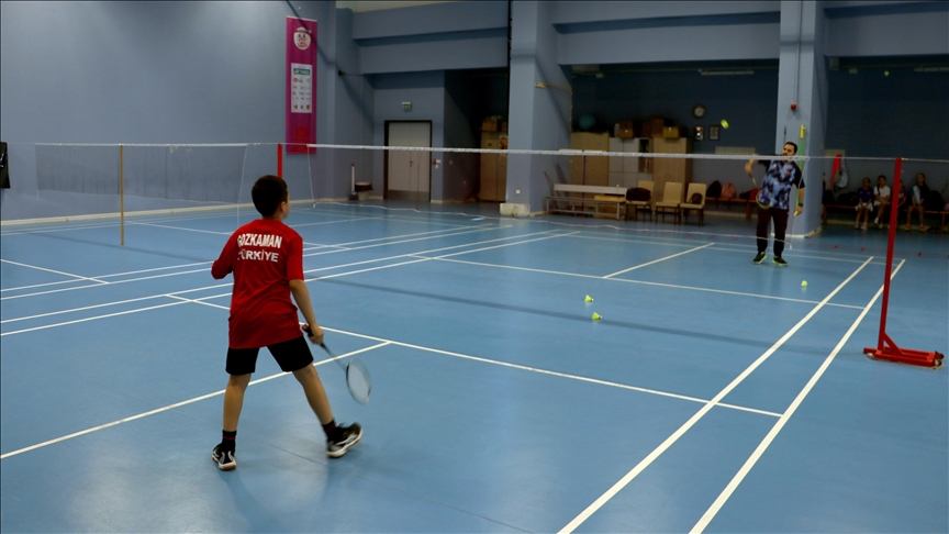 10 yaşındaki badmintoncunun hedefi zirvede yer alarak Türk bayrağını dalgalandırmak