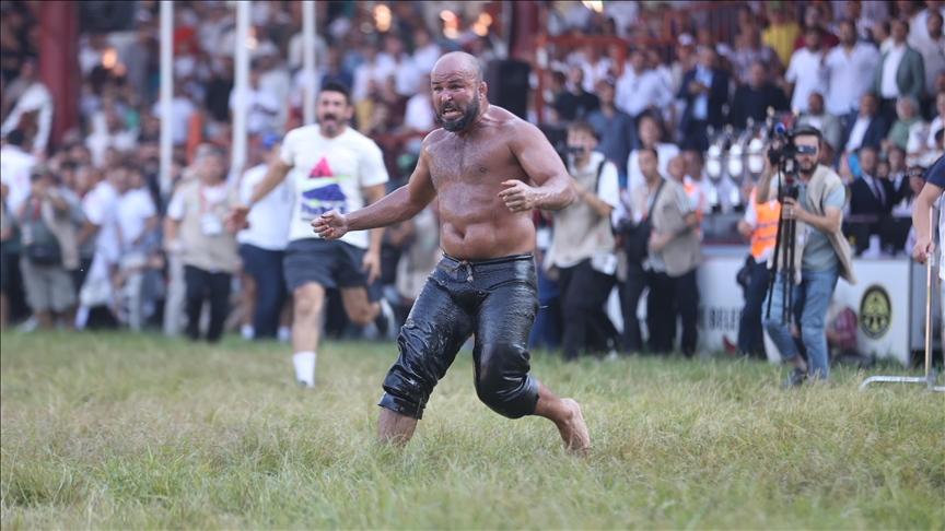 664. Tarihi Kırkpınar Yağlı Güreşleri'nde başpehlivanlığı, finalde Feyzullah Aktürk'ü yenen Orhan Okulu kazandı