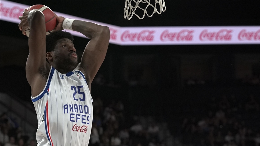 Anadolu Efes, ABD'li basketbolcu Daniel Oturu ile yollarını ayırdı