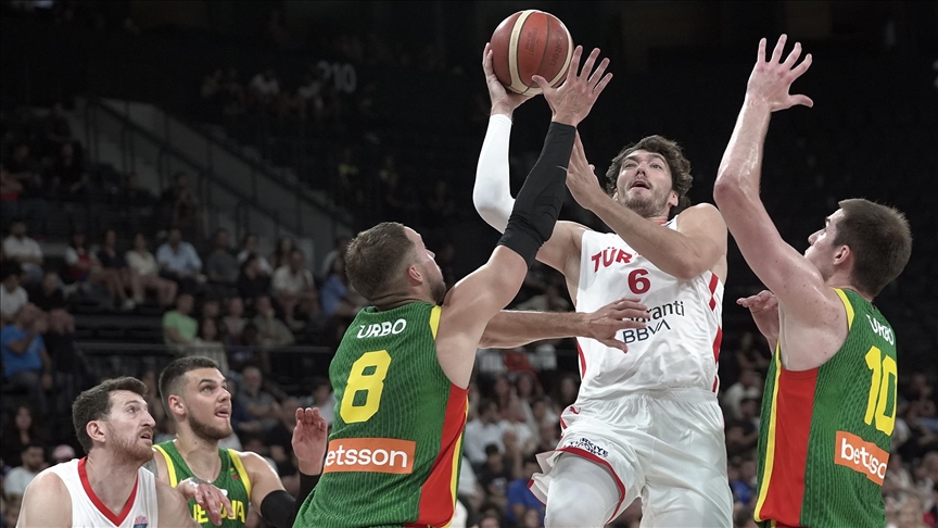 A Milli Erkek Basketbol Takımı, Litvanya'ya 91-70 mağlup oldu