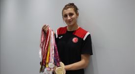 Ahıska Türkü güreşçi Elmira, Türkiye'yi olimpiyatlarda temsil etmek için yoğun çalışıyor