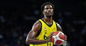 NBA'de Phoenix Suns, Nigel Hayes-Davis'i kadrosuna kattı