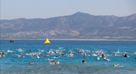 Salda Gölü'nde triatlon heyecanı yaşandı