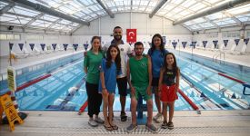 Yüzmede engel tanımayan sporcular başarıya doymuyor